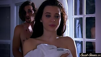 Mông To Của Lana Rhoades Bị Đụ Từ Phía Sau