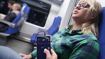 Vivez Le Frisson De La Masturbation Publique Avec Un Vibromasseur Dans Un Train